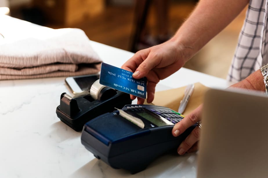 What is the Difference Between a Store Card and a Credit Card?
