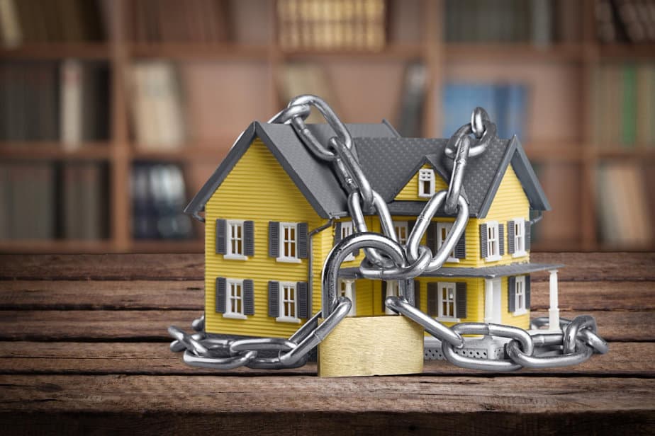 Should I Lock My Mortgage Rate In Canada? The Pros And Cons.