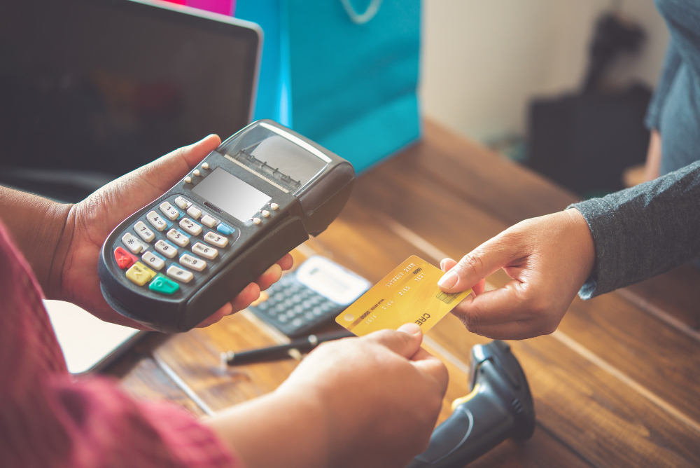 what is the difference between a store card and a credit card